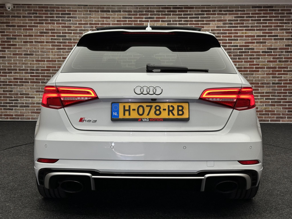 47515069-6.jpg